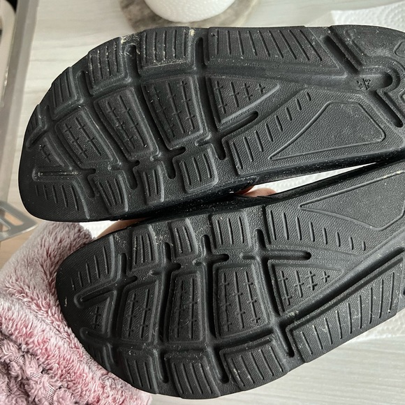 Fila slides - Picture 4 of 4